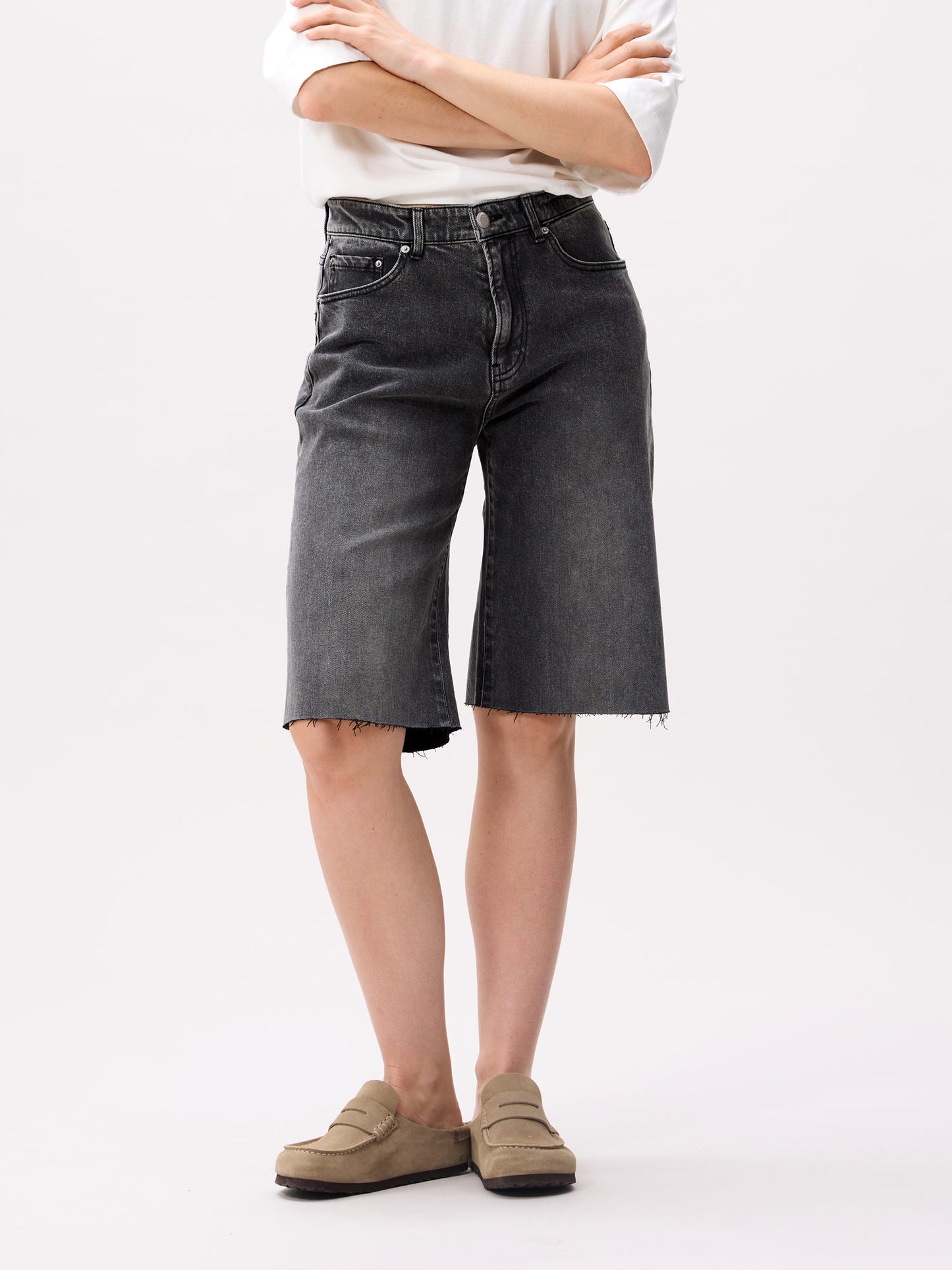 Loose fit jorts dark grey