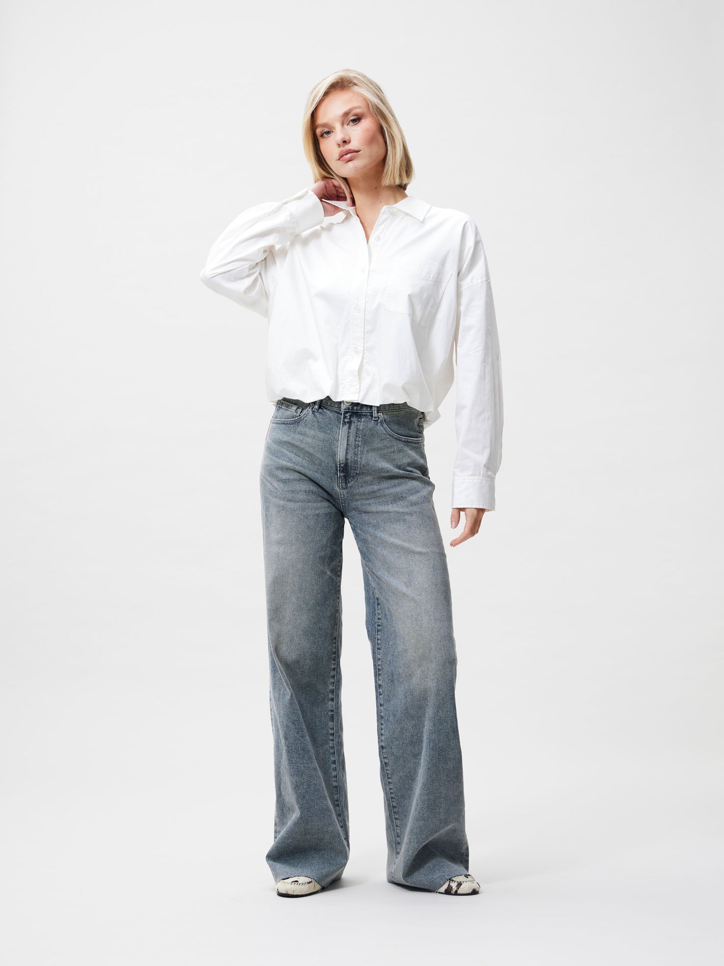 Tuck in blouse wit
