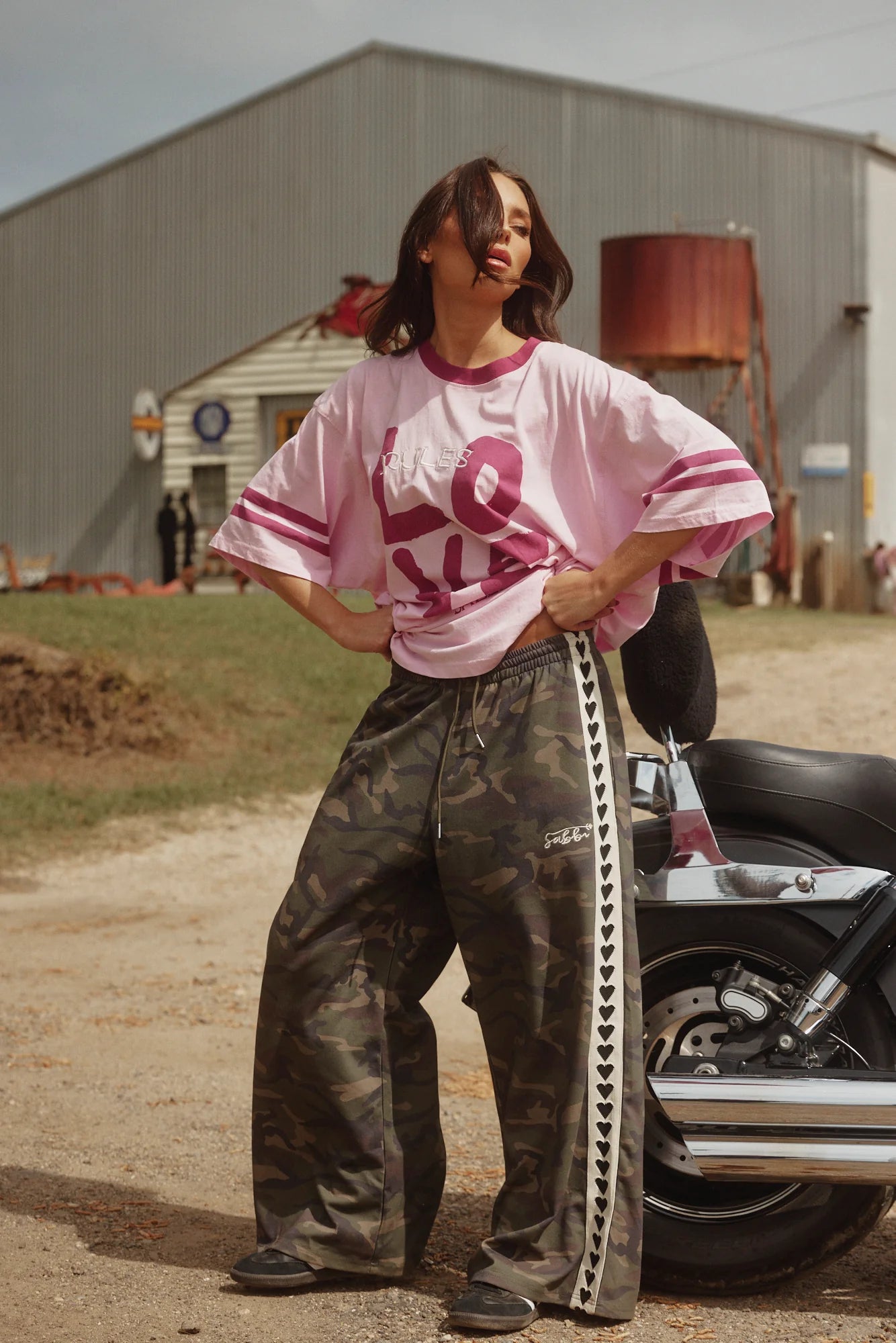 Love Revolution Tee Pink
