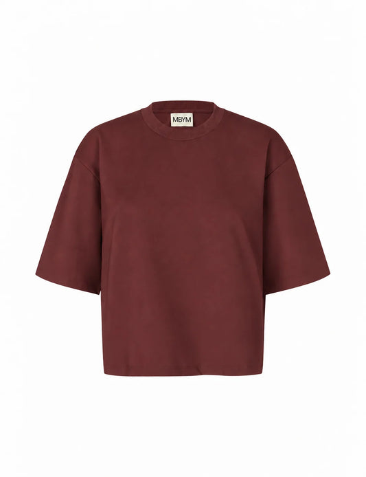 emrys tee maroon van mbym, flatlay voorkant met ronde boord