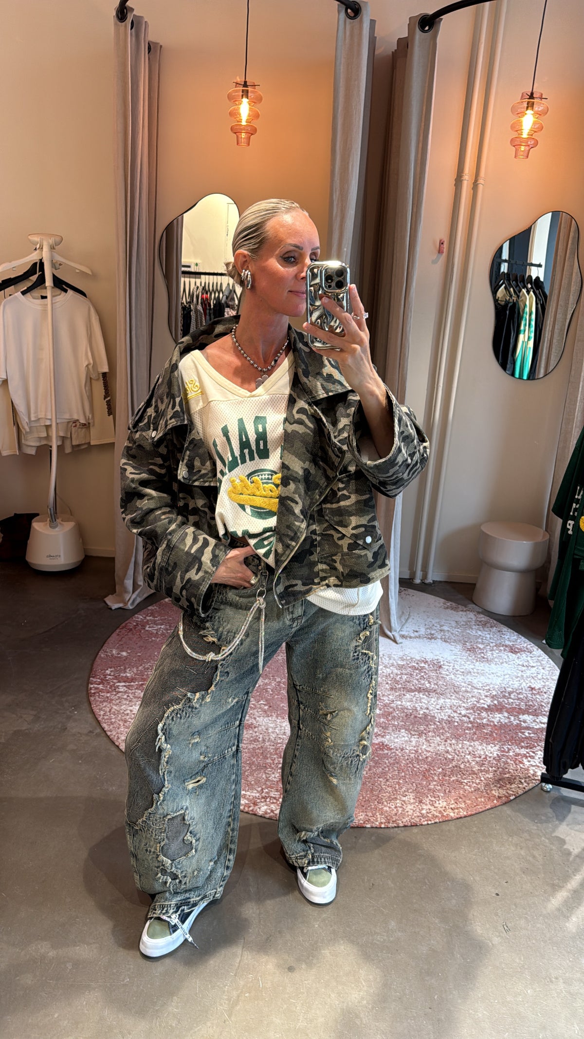 Ripped baggy jeans