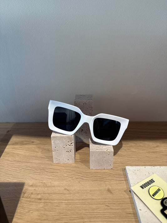 Sunnies white