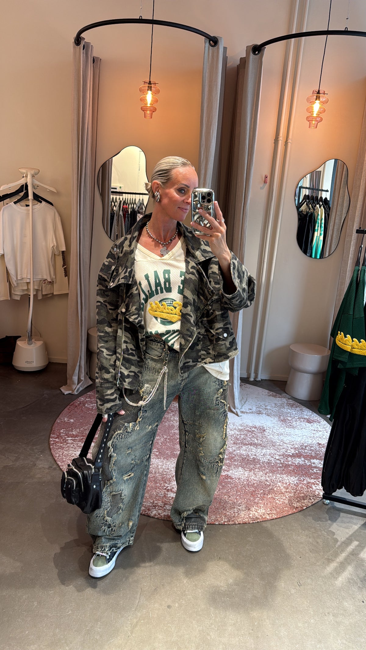 Ripped baggy jeans