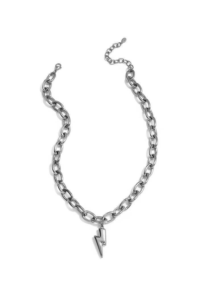Striking necklace bold